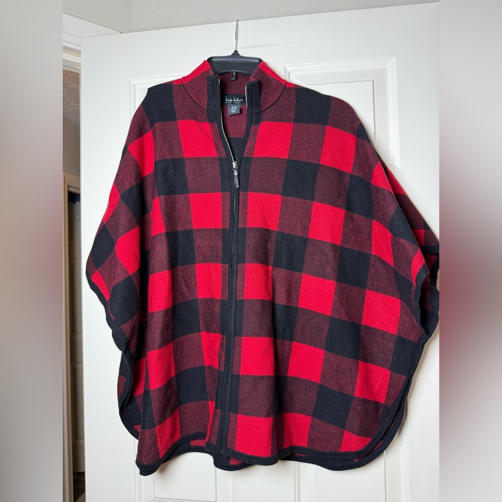 Nicole Miller New York red and black buffalo plaid full zip knit poncho